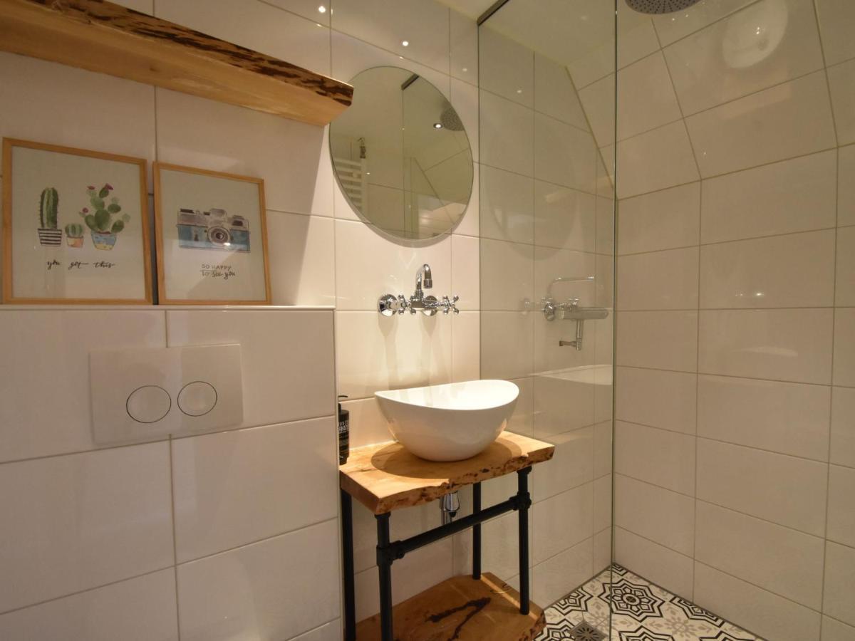 Balmy Holiday Home In Tuitjenhorn With Fenced Garden מראה חיצוני תמונה