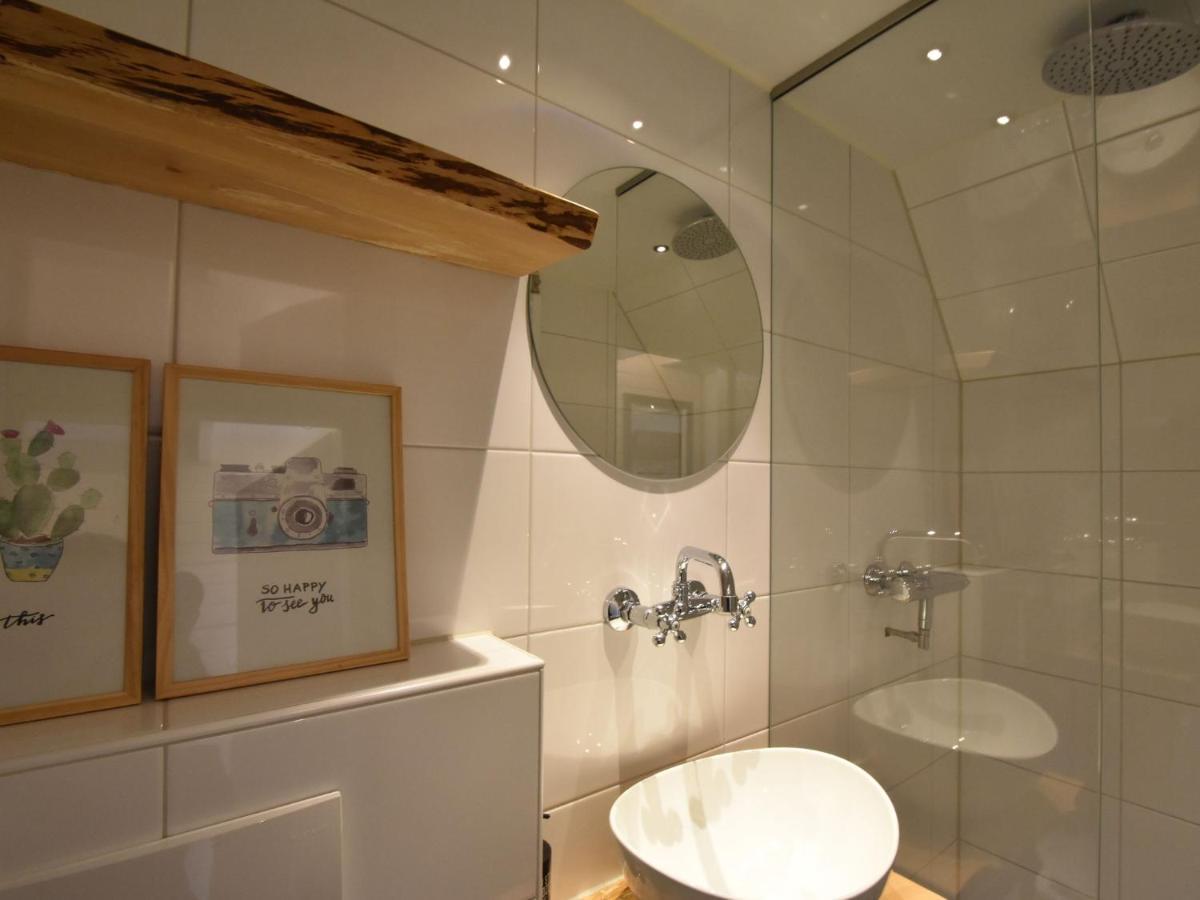 Balmy Holiday Home In Tuitjenhorn With Fenced Garden מראה חיצוני תמונה