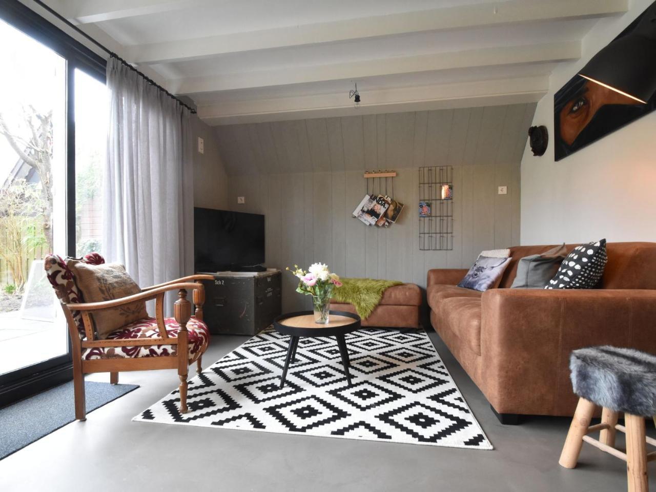 Balmy Holiday Home In Tuitjenhorn With Fenced Garden מראה חיצוני תמונה